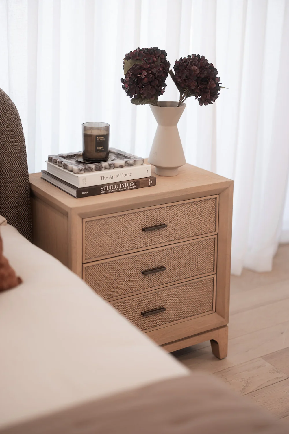 Elin Bedside - Image 4