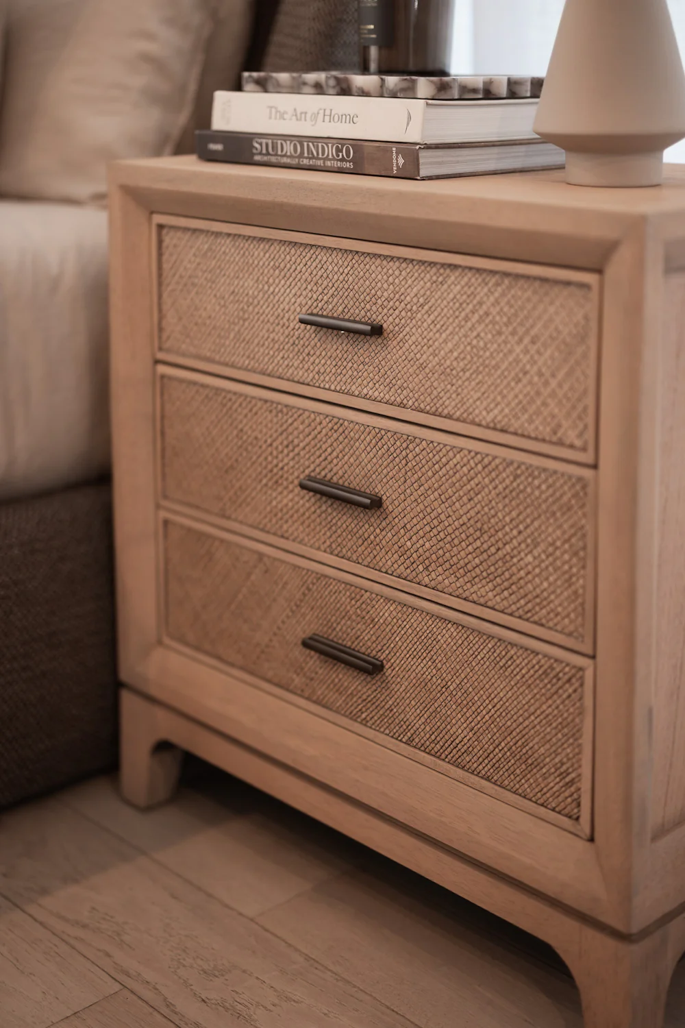 Elin Bedside - Image 5