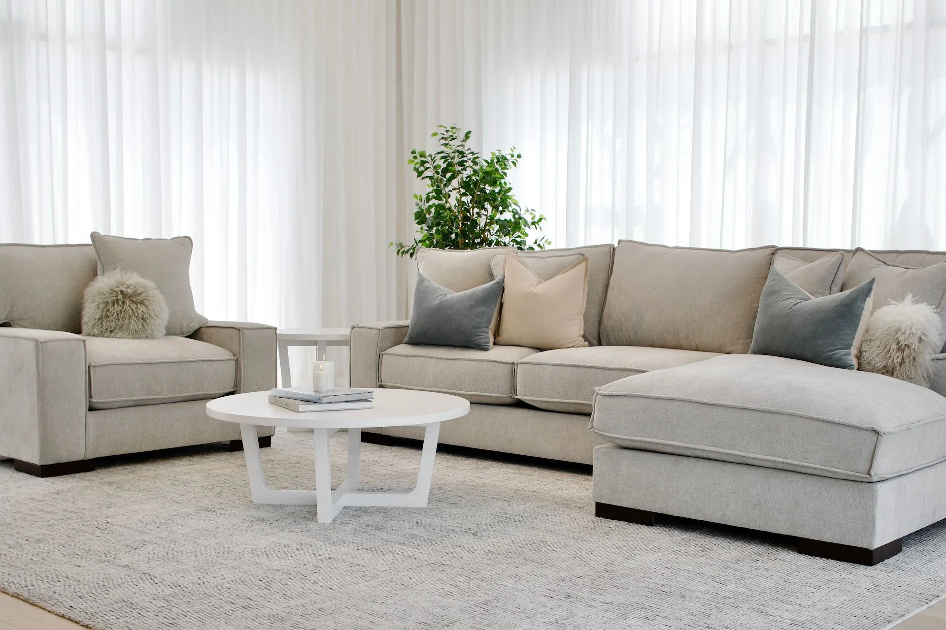 Hendrick Round Coffee Table - Image 4