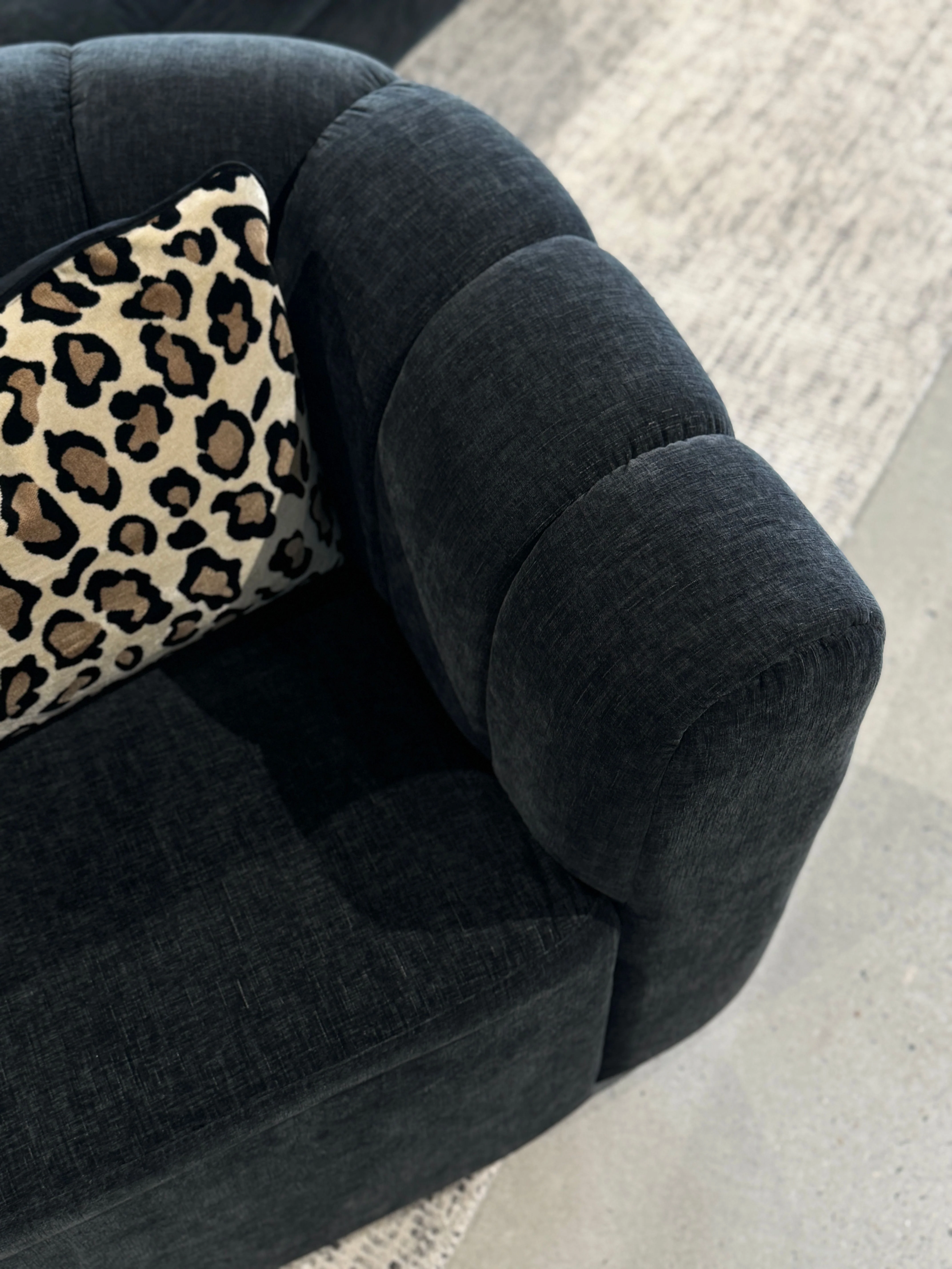 Lourdes Swivel Chair - Image 3