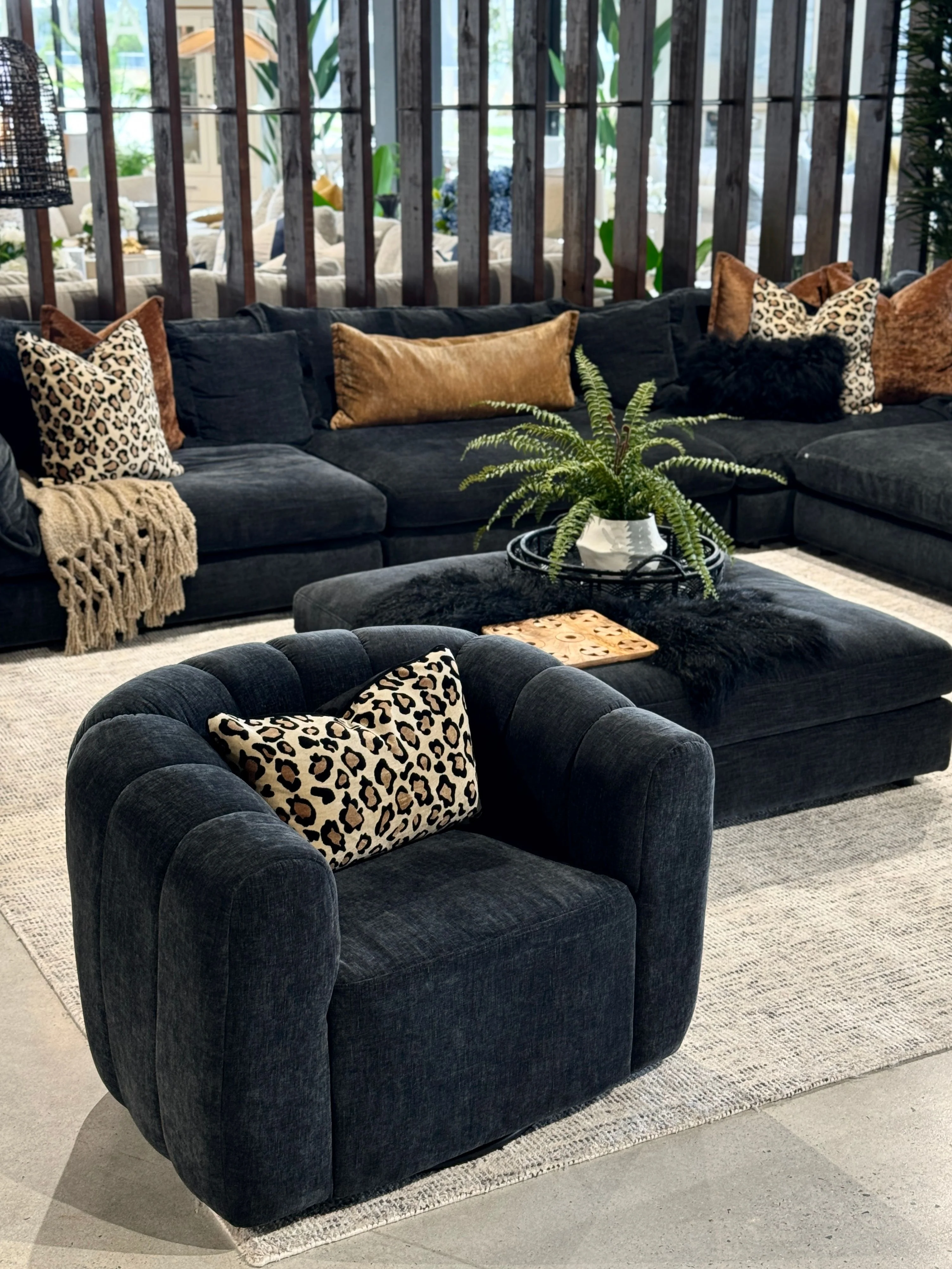 Lourdes Swivel Chair - Image 4