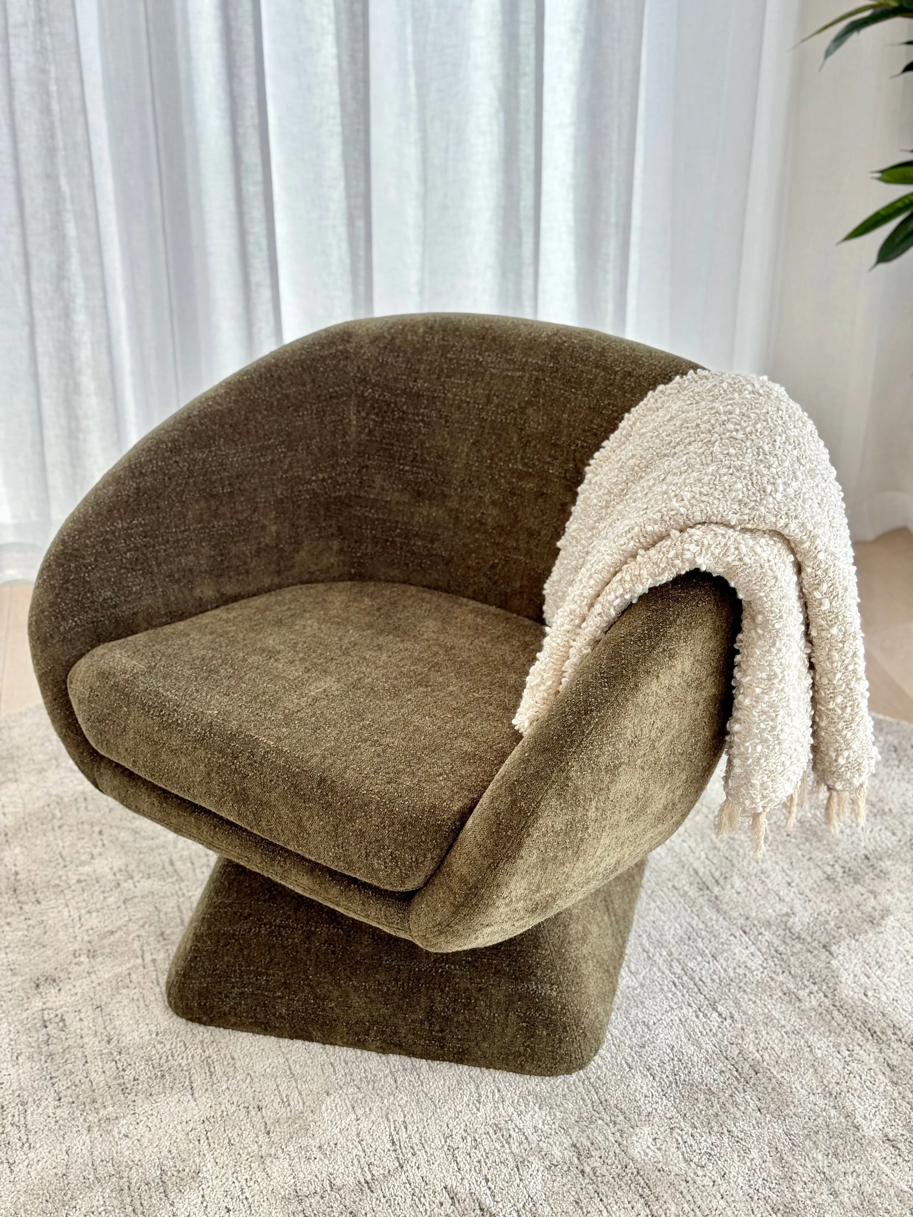 Noa Swivel Chair - Olive - Image 4