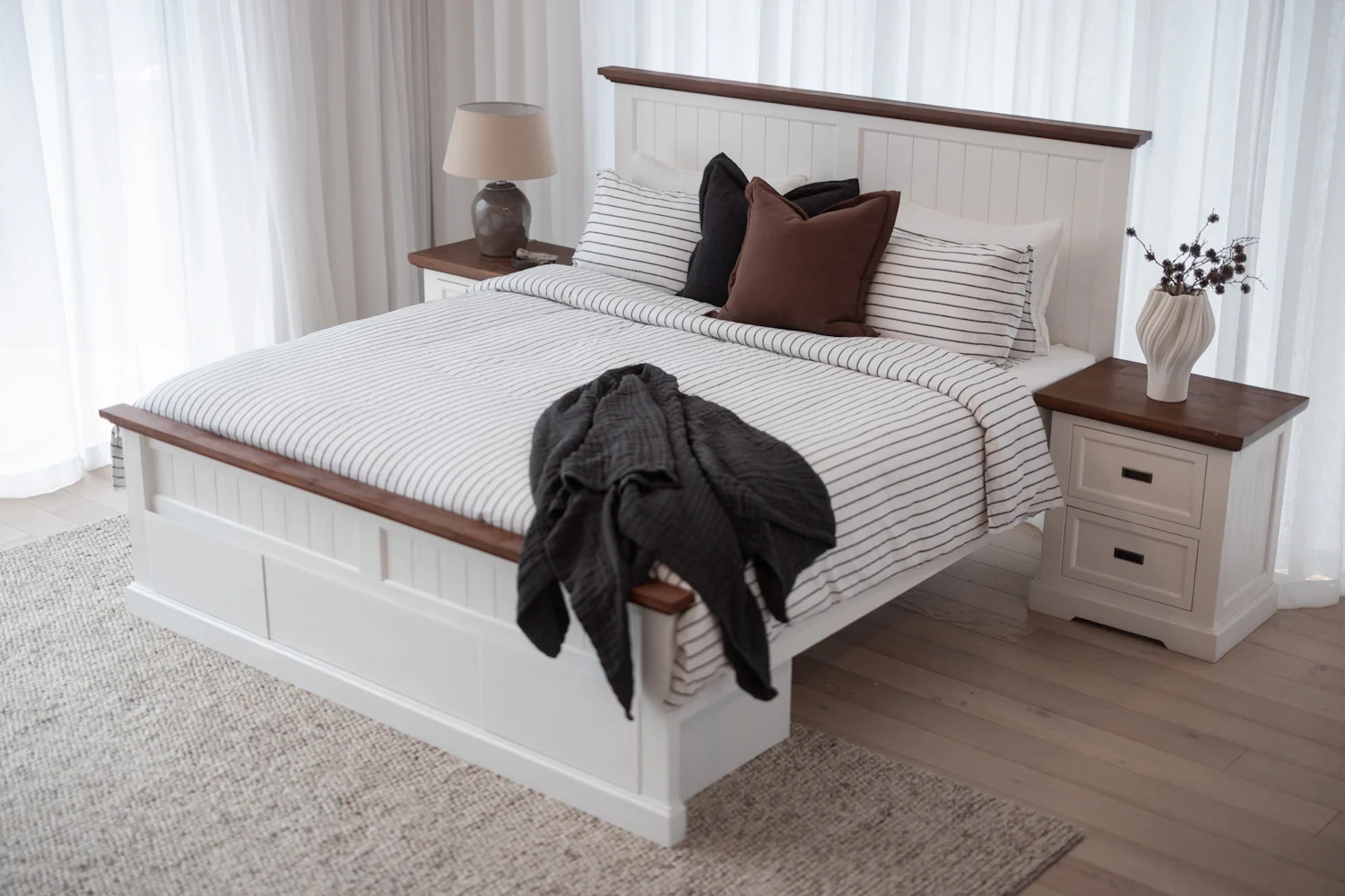 Surrey Bed with Drawers - Image 3