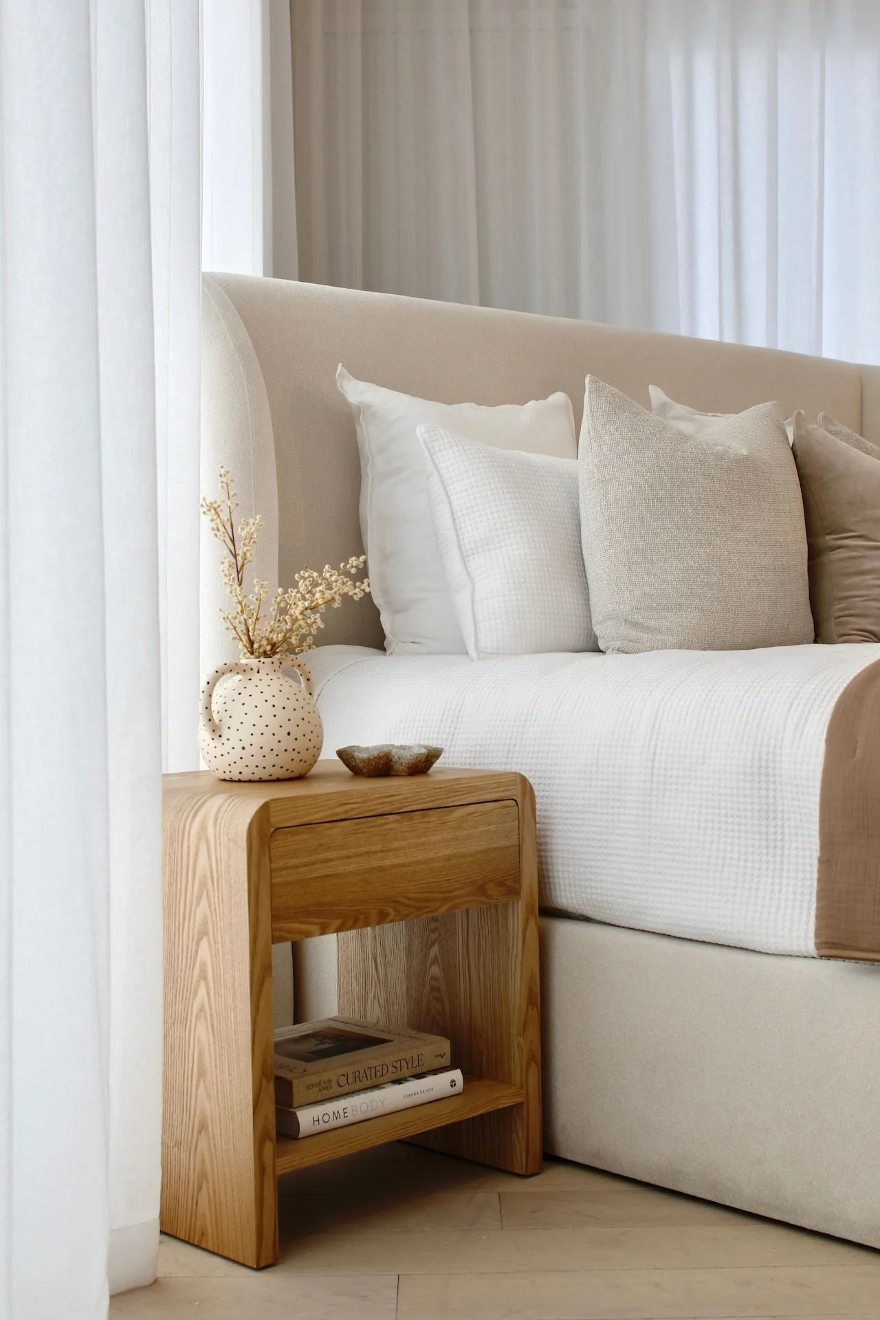 Venn Bedside Table - Oak - Image 5